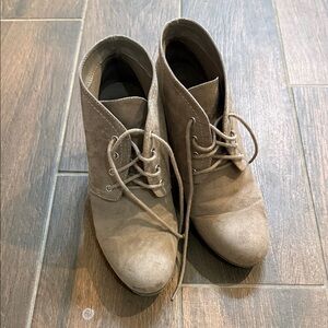 Source Unknown Taupe Lace-Up Boots